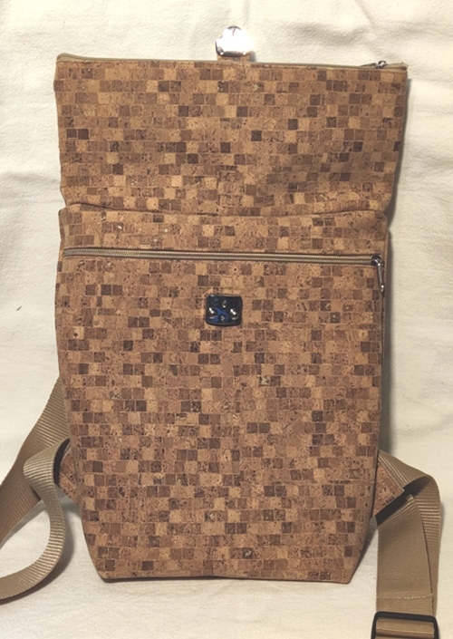 Abbildung: Rolltop Rucksack klein Quadrat  &ndash; Ansicht 2